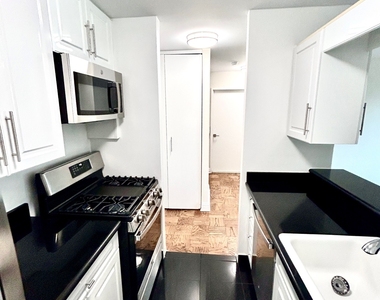 East 71st Street - Photo Thumbnail 4