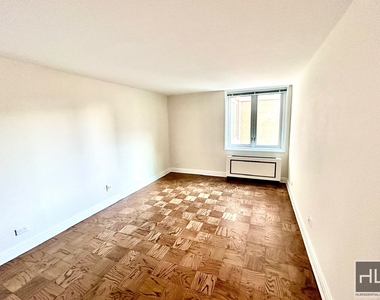 East 71st Street - Photo Thumbnail 2