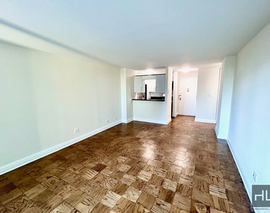 East 71st Street - Photo Thumbnail 1