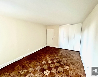 East 71st Street - Photo Thumbnail 3