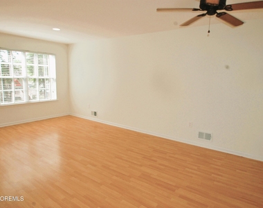 574 Beachway Avenue - Photo Thumbnail 7