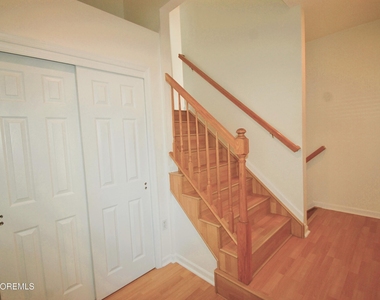 574 Beachway Avenue - Photo Thumbnail 2