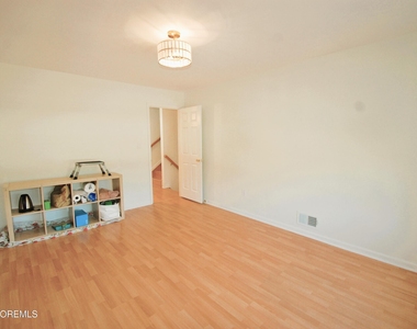 574 Beachway Avenue - Photo Thumbnail 9