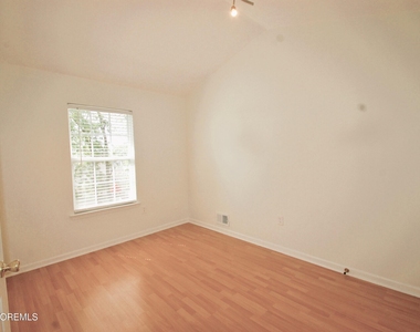 574 Beachway Avenue - Photo Thumbnail 17