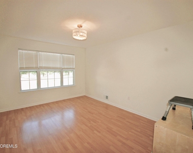 574 Beachway Avenue - Photo Thumbnail 8