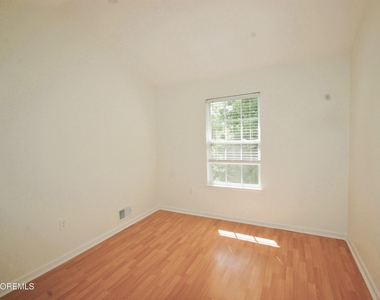574 Beachway Avenue - Photo Thumbnail 18