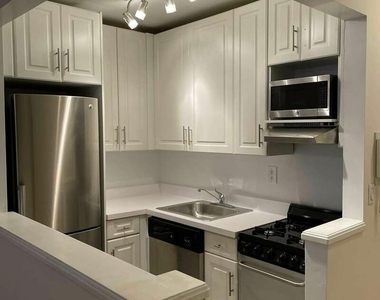 East 80 Street - Photo Thumbnail 5
