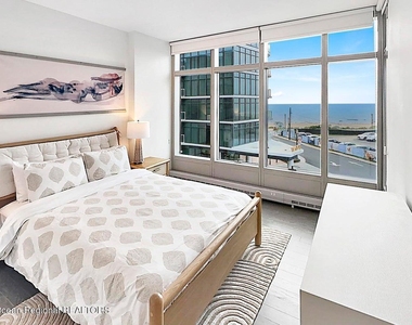 15 Morris Avenue - Photo Thumbnail 12