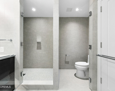 15 Morris Avenue - Photo Thumbnail 10