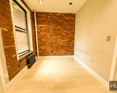 East 82 Street - Photo Thumbnail 2