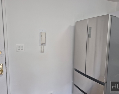 E 16 St - Photo Thumbnail 4