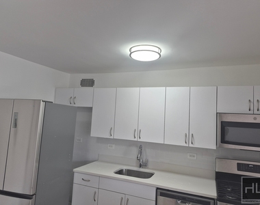 E 16 St - Photo Thumbnail 3