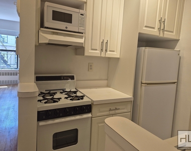 East 83 Street - Photo Thumbnail 3