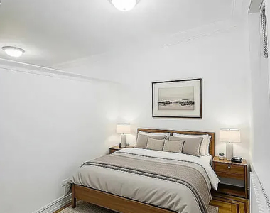 East 51 Street - Photo Thumbnail 2