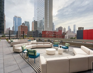 West 47th Street - Photo Thumbnail 9