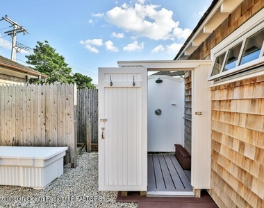 127 Curtis Point Drive - Photo Thumbnail 27