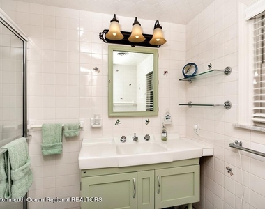 127 Curtis Point Drive - Photo Thumbnail 12