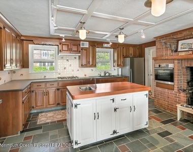 127 Curtis Point Drive - Photo Thumbnail 4