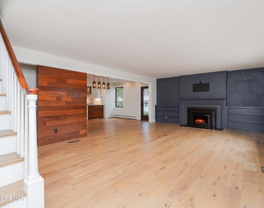 828 Kingston Road - Photo Thumbnail 11