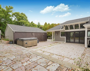 828 Kingston Road - Photo Thumbnail 28