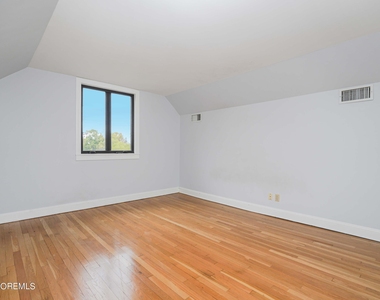 828 Kingston Road - Photo Thumbnail 23