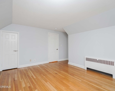 828 Kingston Road - Photo Thumbnail 24