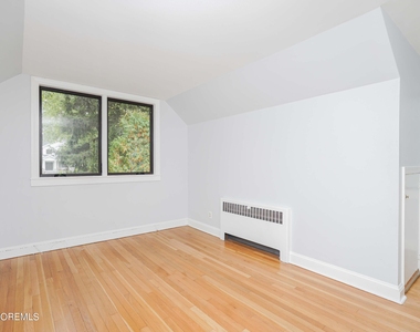 828 Kingston Road - Photo Thumbnail 21