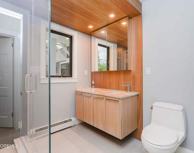 828 Kingston Road - Photo Thumbnail 17