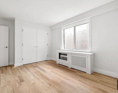 East 65th Street - Photo Thumbnail 3