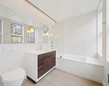 East 80th Street - Photo Thumbnail 9