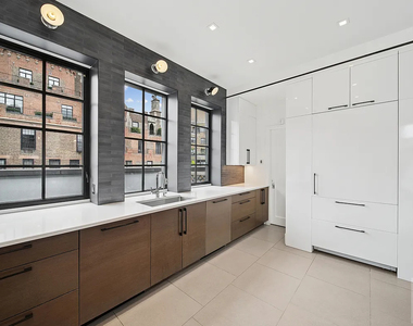 East 80th Street - Photo Thumbnail 2