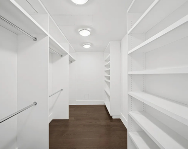 East 80th Street - Photo Thumbnail 12