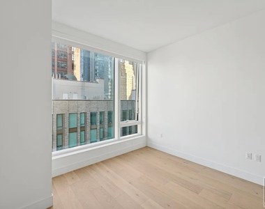West 43rd Street - Photo Thumbnail 7