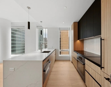West 43rd Street - Photo Thumbnail 3