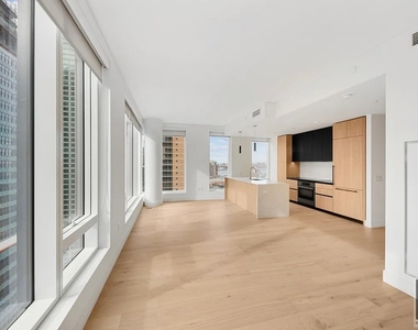 West 43rd Street - Photo Thumbnail 1