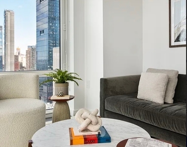 West 30th St - Photo Thumbnail 3
