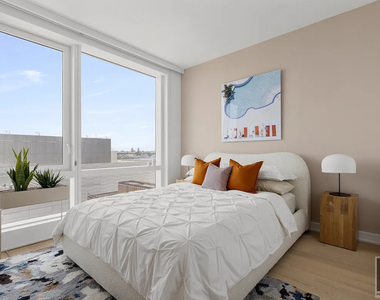 West 38th Street - Photo Thumbnail 2