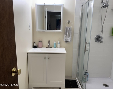 425 Main Street - Photo Thumbnail 14