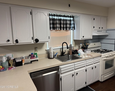 425 Main Street - Photo Thumbnail 7
