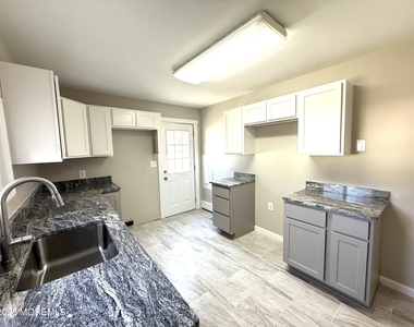 410 Bay Way - Photo Thumbnail 4