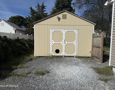 410 Bay Way - Photo Thumbnail 11