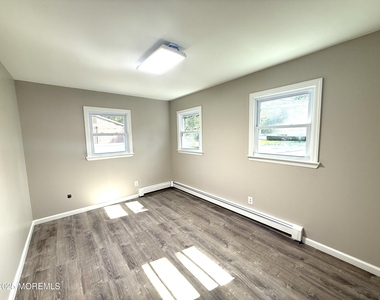 410 Bay Way - Photo Thumbnail 8