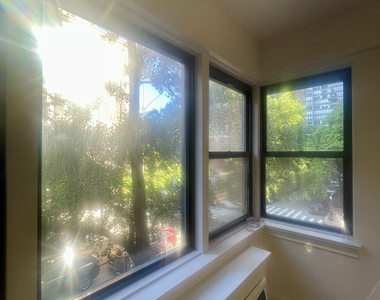 20 Beekman Place, 3D - Photo Thumbnail 5