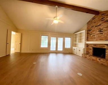 223 Woodcrest Drive - Photo Thumbnail 5
