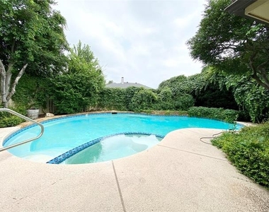 223 Woodcrest Drive - Photo Thumbnail 11