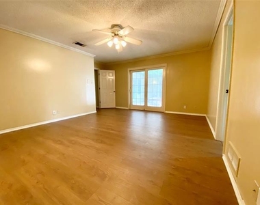 223 Woodcrest Drive - Photo Thumbnail 9