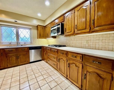 223 Woodcrest Drive - Photo Thumbnail 2