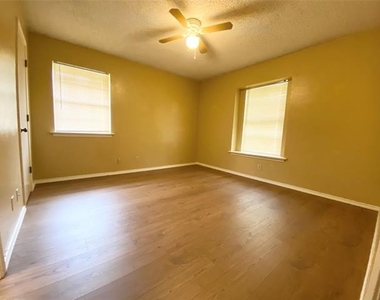 223 Woodcrest Drive - Photo Thumbnail 6