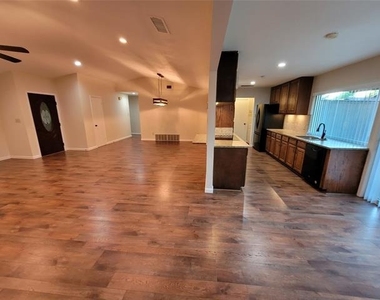 629 Perdido Drive - Photo Thumbnail 3