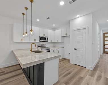 2413 Easley - Photo Thumbnail 5
